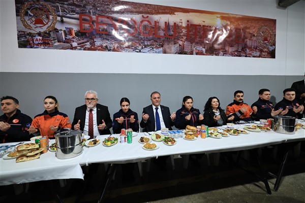 Aslan, Beyoğlu İtfaiyesi’nde iftar programına katıldı