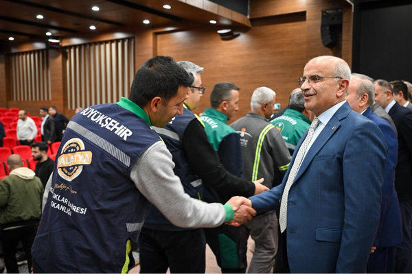 Başkan Er, personelle bayramlaştı