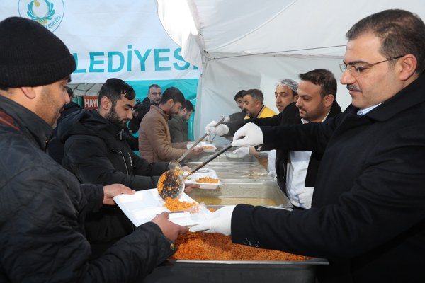 Başkan Canpolat ve Bağmancı, iftarda vatandaşlarla bir araya geldi