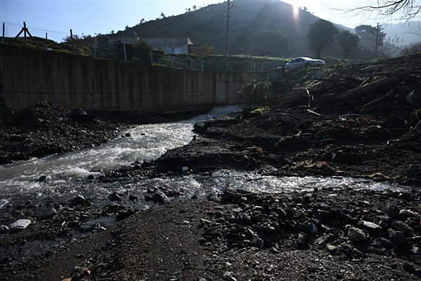Manisa’da Kırtık Deresi yeniden temizlendi
