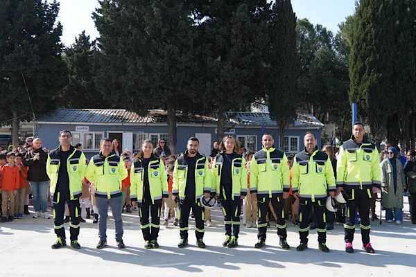Aliağa’da deprem farkındalık etkinliği ve tatbikatı gerçekleştirildi