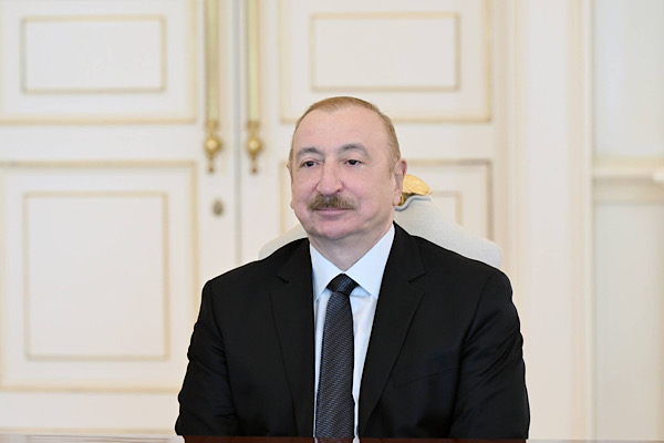 Aliyev, İran Cumhurbaşkanı Pezeşkiyan ile telefonda görüştü