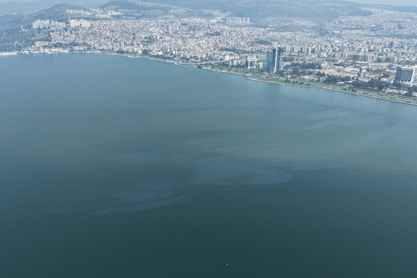 İzmir Körfezi’nde dış kaynaklı kirlilik alarmı
