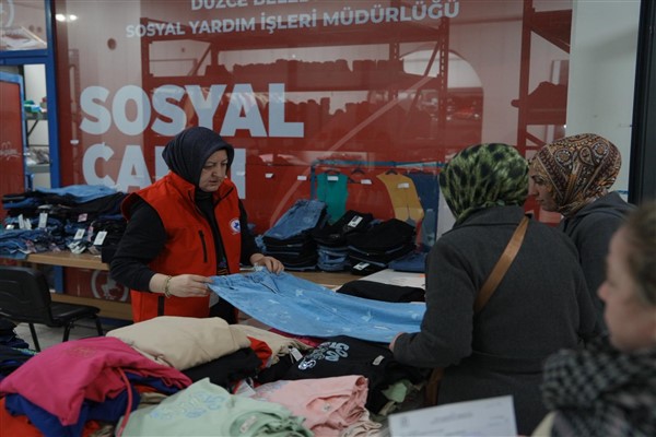 Düzce’de 1800 çocuğa bayramlık dağıtımına başlandı