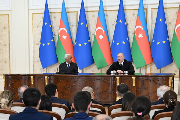 Costa ve Aliyev basın açıklaması gerçekleştirdi