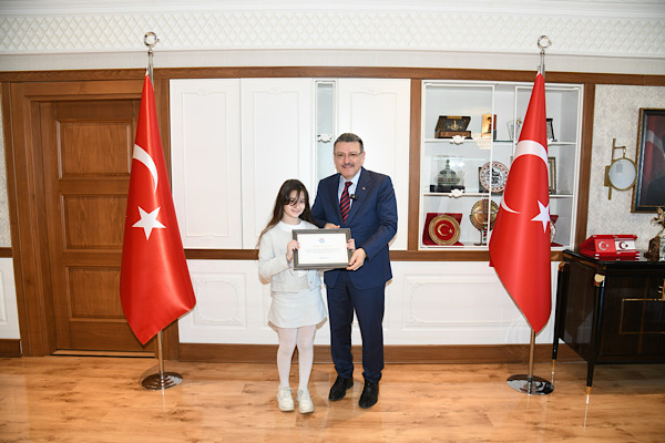 Dünya şampiyonu Lina Saka’dan Başkan Genç’e ziyaret