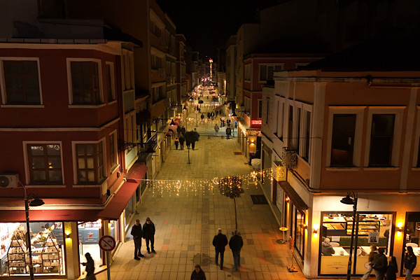 Sırrı Paşa Caddesi’nde Ramazan aydınlatması yapıldı