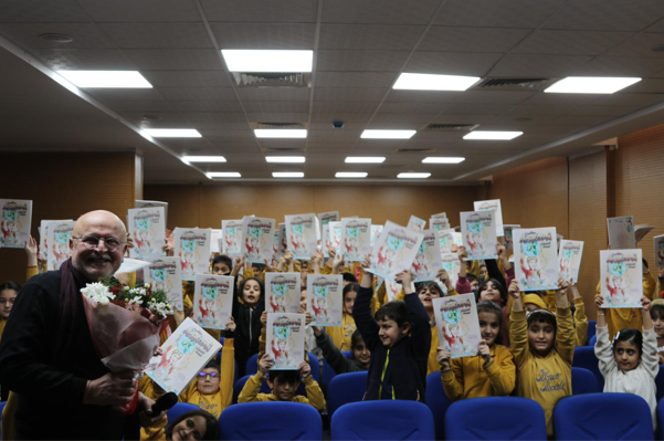 Yazar Ahmet Sınav, Van’da okurlarıyla buluştu