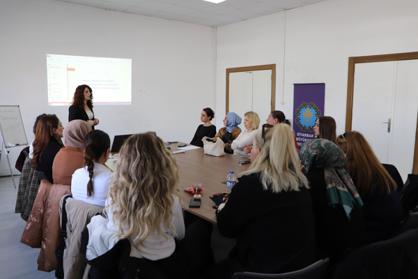 Diyarbakır’da kadınlara toplumsal cinsiyet eşitliği eğitimi