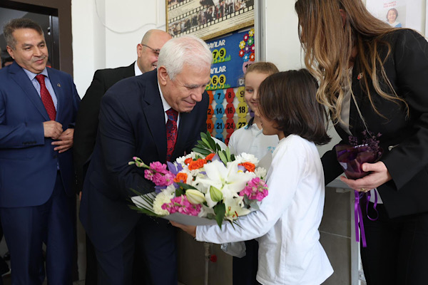 Başkan Bozbey, çocuklarla bir araya geldi