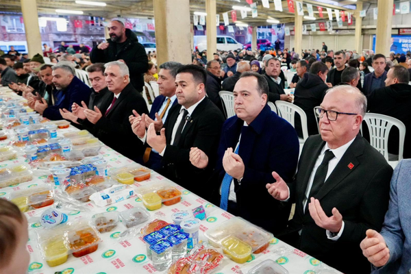 Büyükşehir’in iftar sofrası Kırkağaç’ta kuruldu
