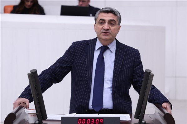 Ekmen: Mersin kıyılarındaki plastik atık kirliliği araştırılmalı