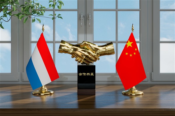 Wang Yi, Hollandalı mevkidaşı Berendsen’le görüştü