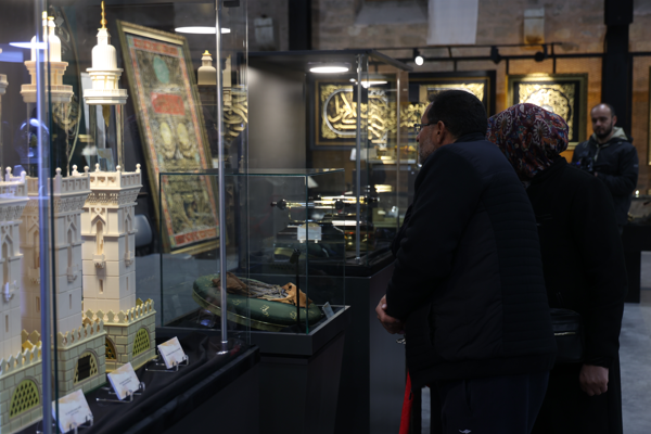 Konya’da “Mukaddes Emanetler” sergisi Konyalılarla buluştu