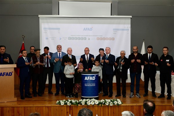 Giresun Valisi Koç, afet konutları kura çekimi ve anahtar teslim törenine katıldı