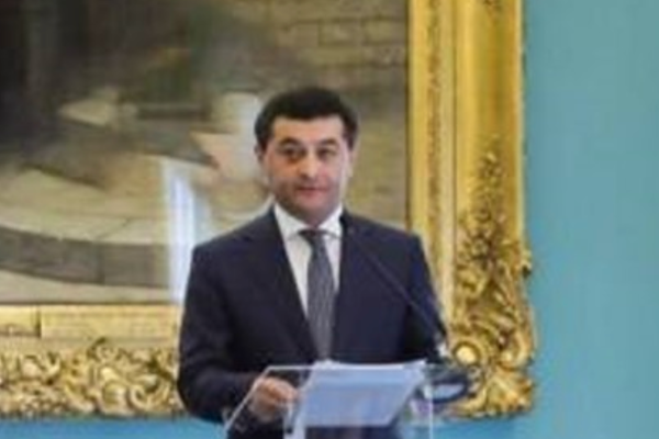 Saidov, Pakistan Dışişleri Bakanı Dar ile görüştü