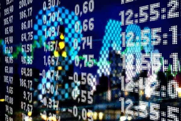 Piyasalarda çok katmanlı hareketlilik sürüyor