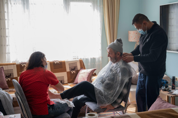 Milas Belediyesi, berber ve kuaförlük hizmetine devam ediyor