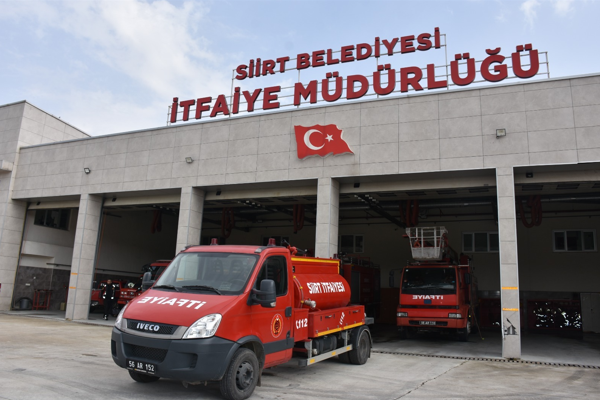 Siirt’te dar sokaklar için özel itfaiye aracı hizmete alındı