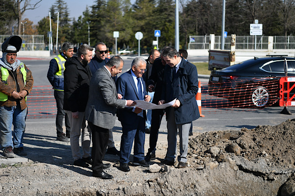 Başkan Büyükkılıç, içme suyu hattı yapım çalışmalarını yerinde inceledi