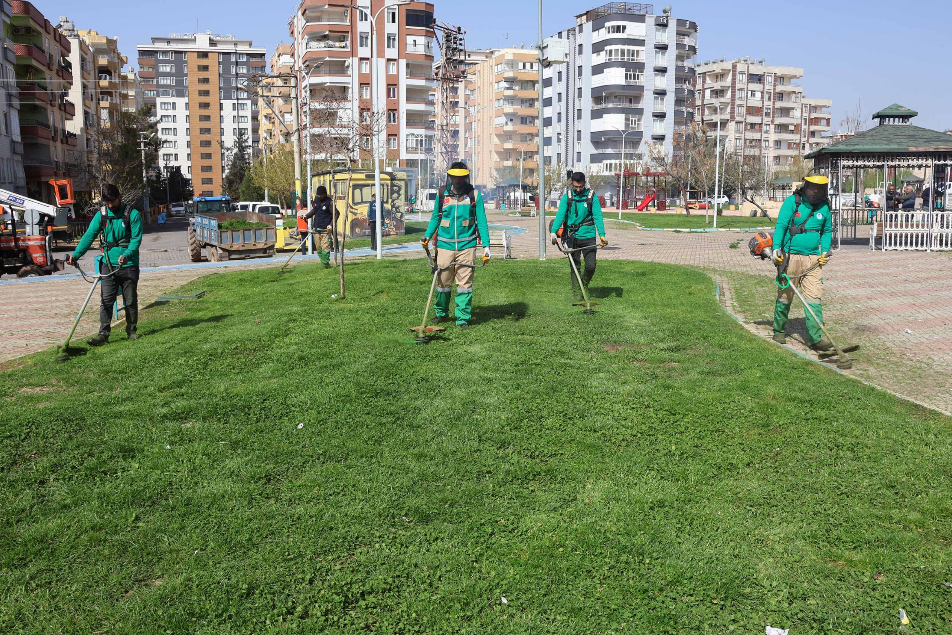 Haliliye Belediyesi’nden park ve yeşil alanlarda bakım çalışması