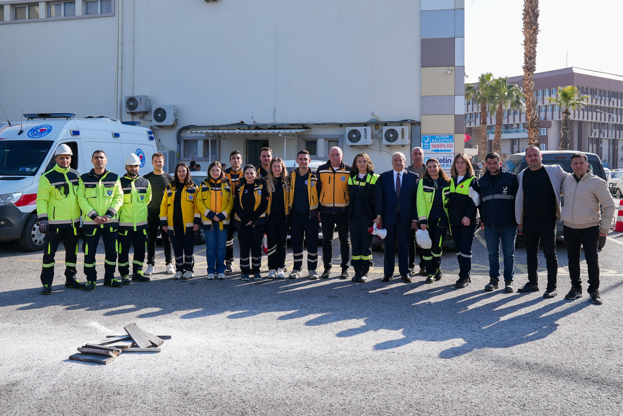 ABAK okul ve belediye binalarında afet tatbikatı düzenledi