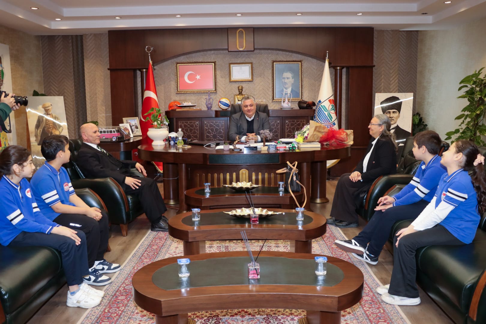 Gürel, öğrencileri makamında ağırladı