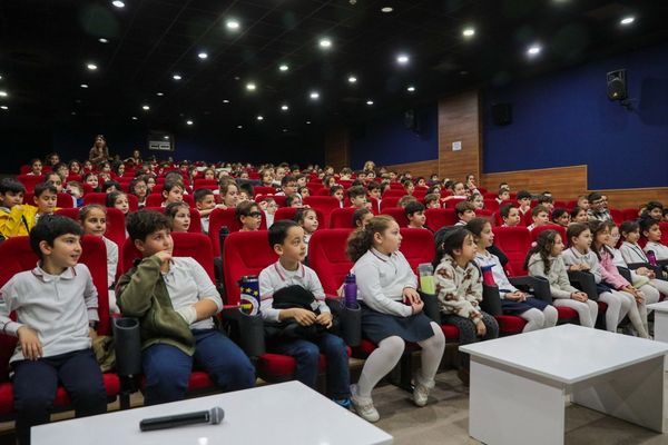 Aliağa’lı öğrenciler belediye yönetimini yerinde öğrendi