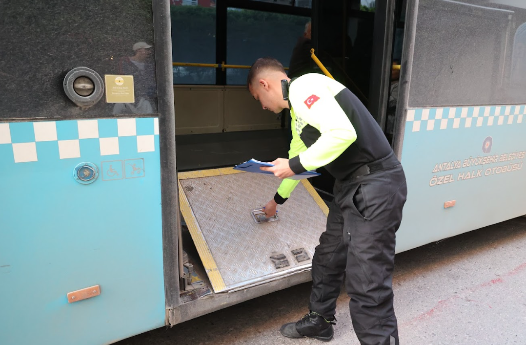 Antalya’da toplu taşıma araçlarına denetim