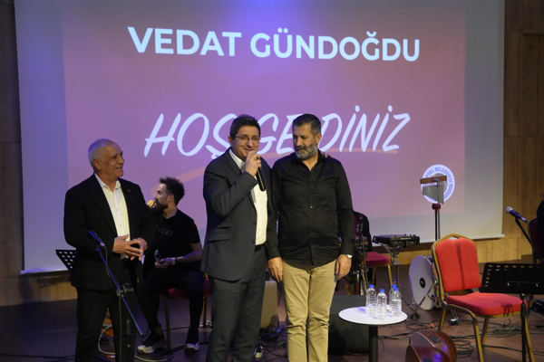 Vedat Gündoğdu, Kartal’da sahne aldı