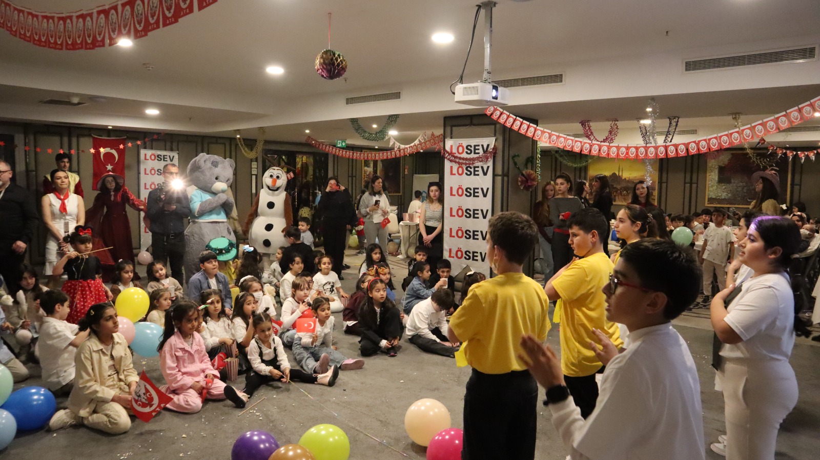 Lösemili çocukların LÖSEV ile 23 Nisan coşkusu