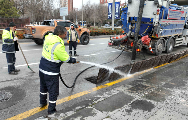 ASKİ 2025’te 334 bin ızgara ve sel kapanını temizledi