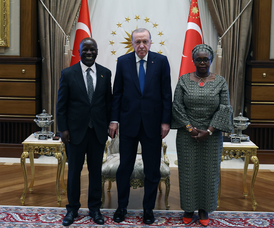 Cumhurbaşkanı Erdoğan’a 5 ülkenin büyükelçisinden güven mektubu