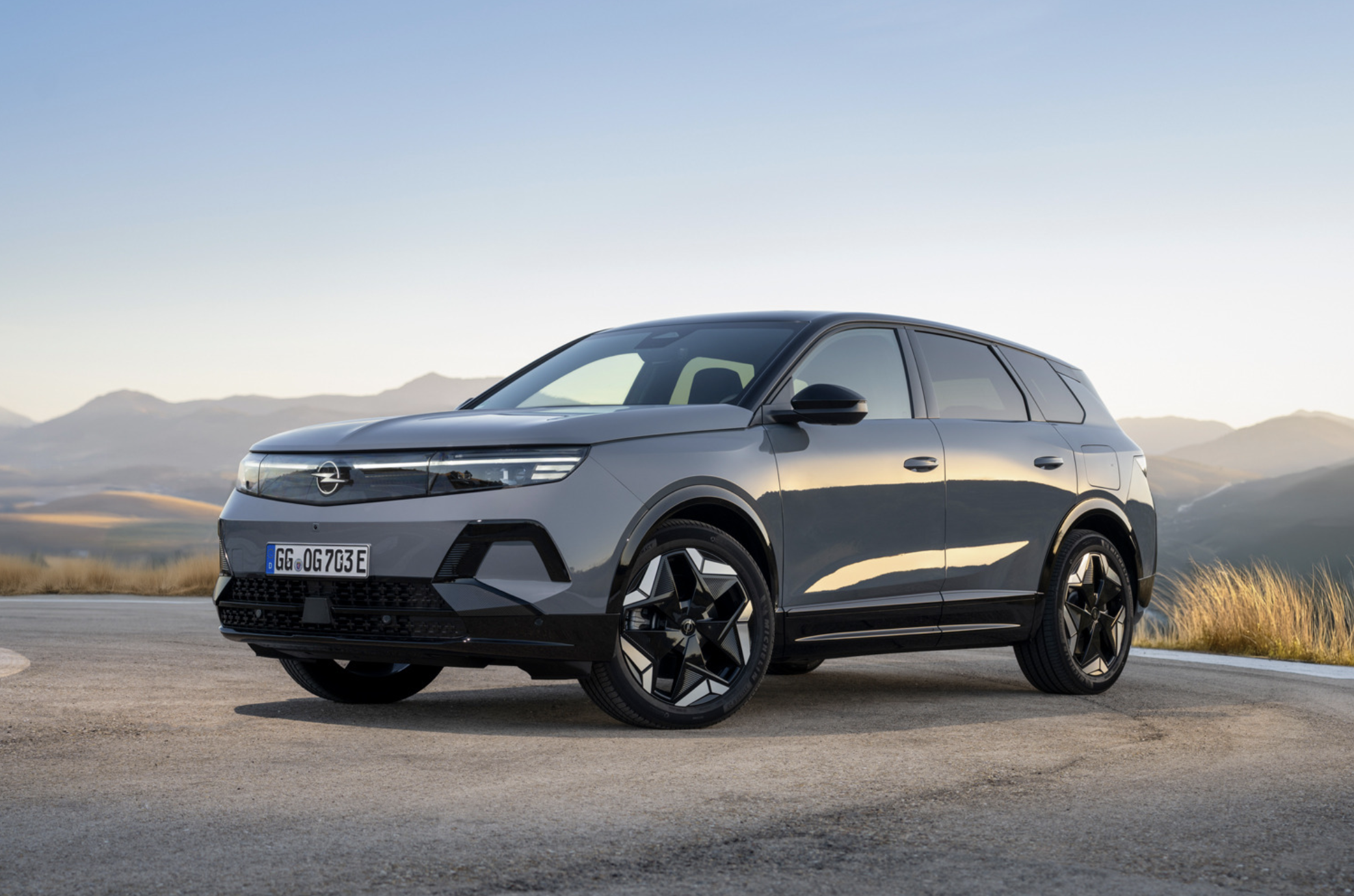 Yeni Opel Grandland Elektrik AWD Türkiye’de satışa sunuldu