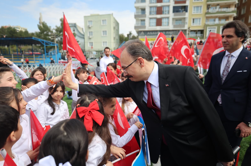Siirt’te 23 Nisan Ulusal Egemenlik ve Çocuk Bayramı coşkuyla kutlandı
