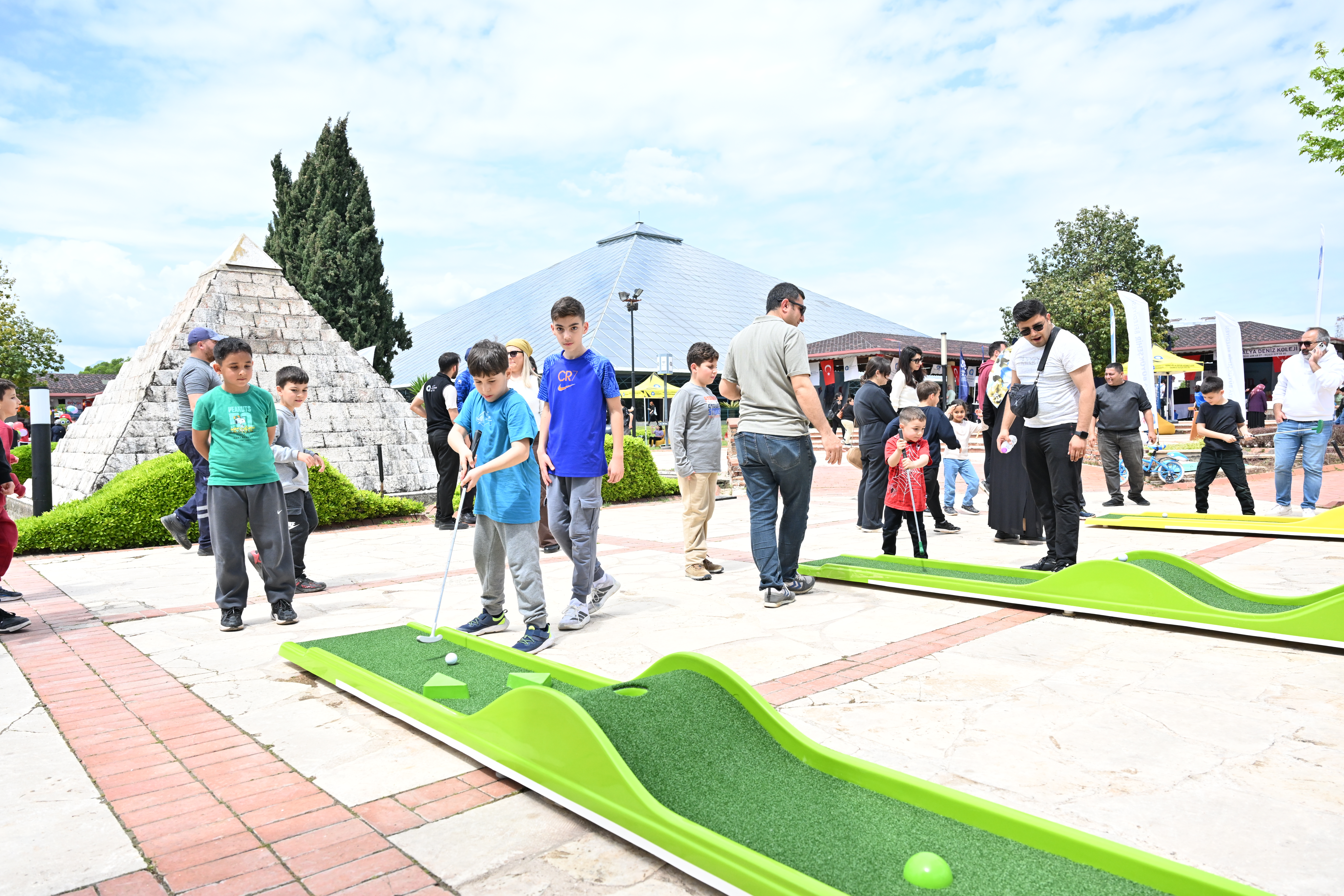23 Nisan etkinlikleri kapsamında Antalya’da festival düzenlendi