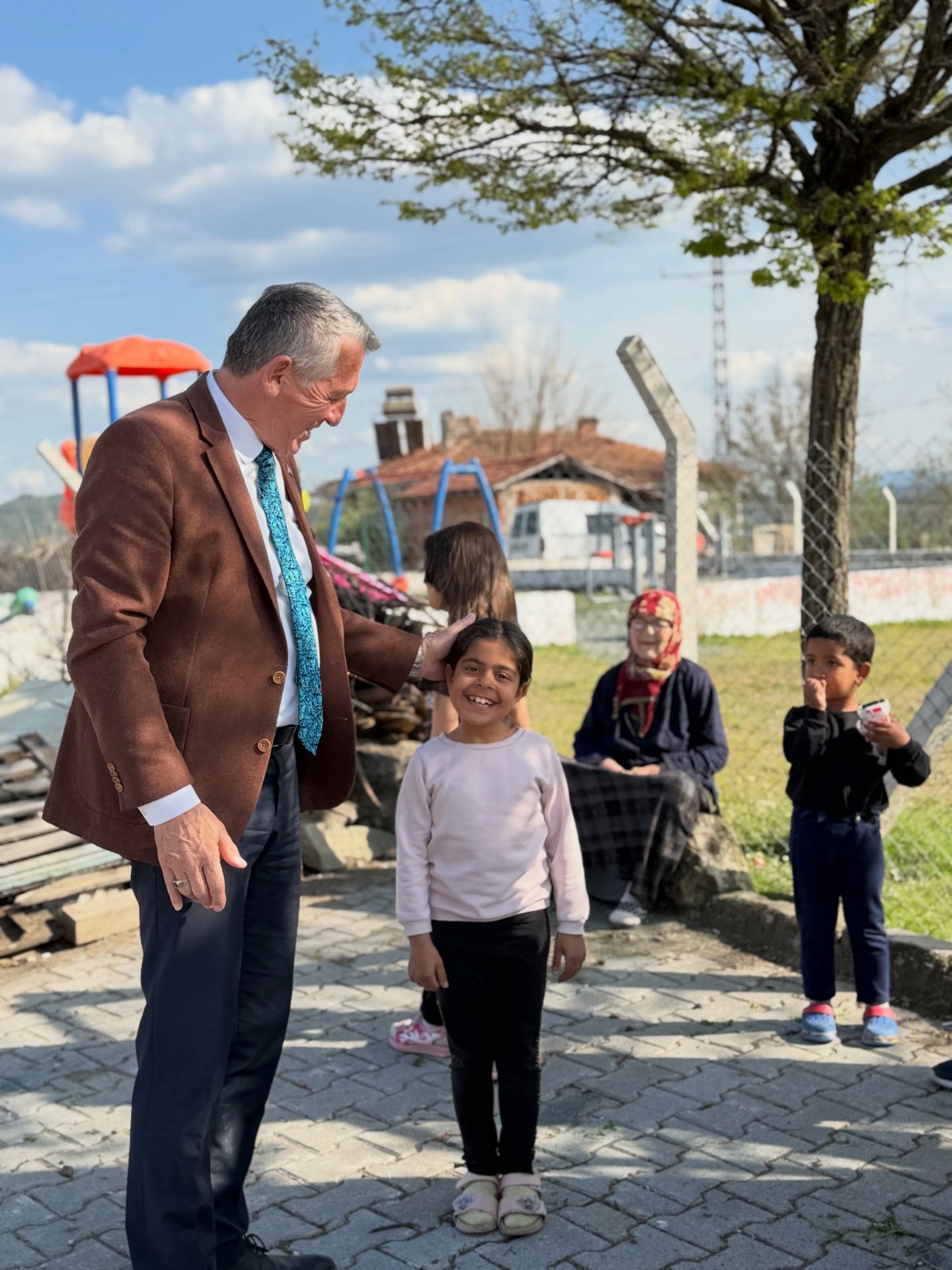 Arıkan’dan çevre etkinliği ve yangın incelemesi