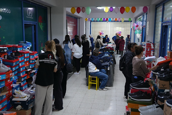 Düzce Belediyesi Kurban Bayramı öncesinde kıyafet dağıtımı başlattı