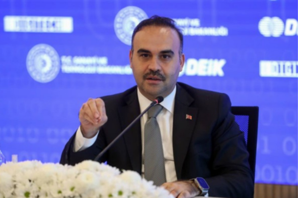 Bakan Kacır gençlerle bir araya geldi
