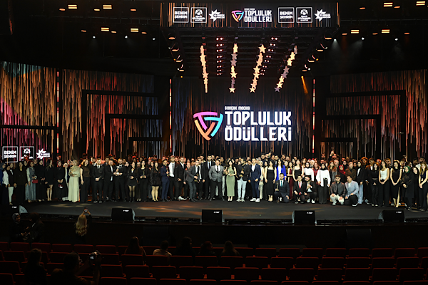 Konya’da Gençlik Meclisi Topluluk Ödülleri verildi