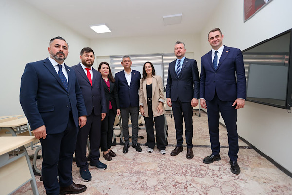 CHP Genel Başkanı Özel, Buca’da tesis ziyaretlerinde bulundu