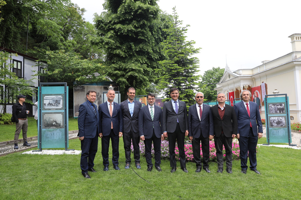 Bursa’da Hünkar Köşkü’nde Zamanın Tanıkları sergisi açıldı
