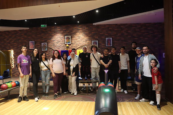 Maltepeli gençler bowling etkinliğinde bir araya geldi