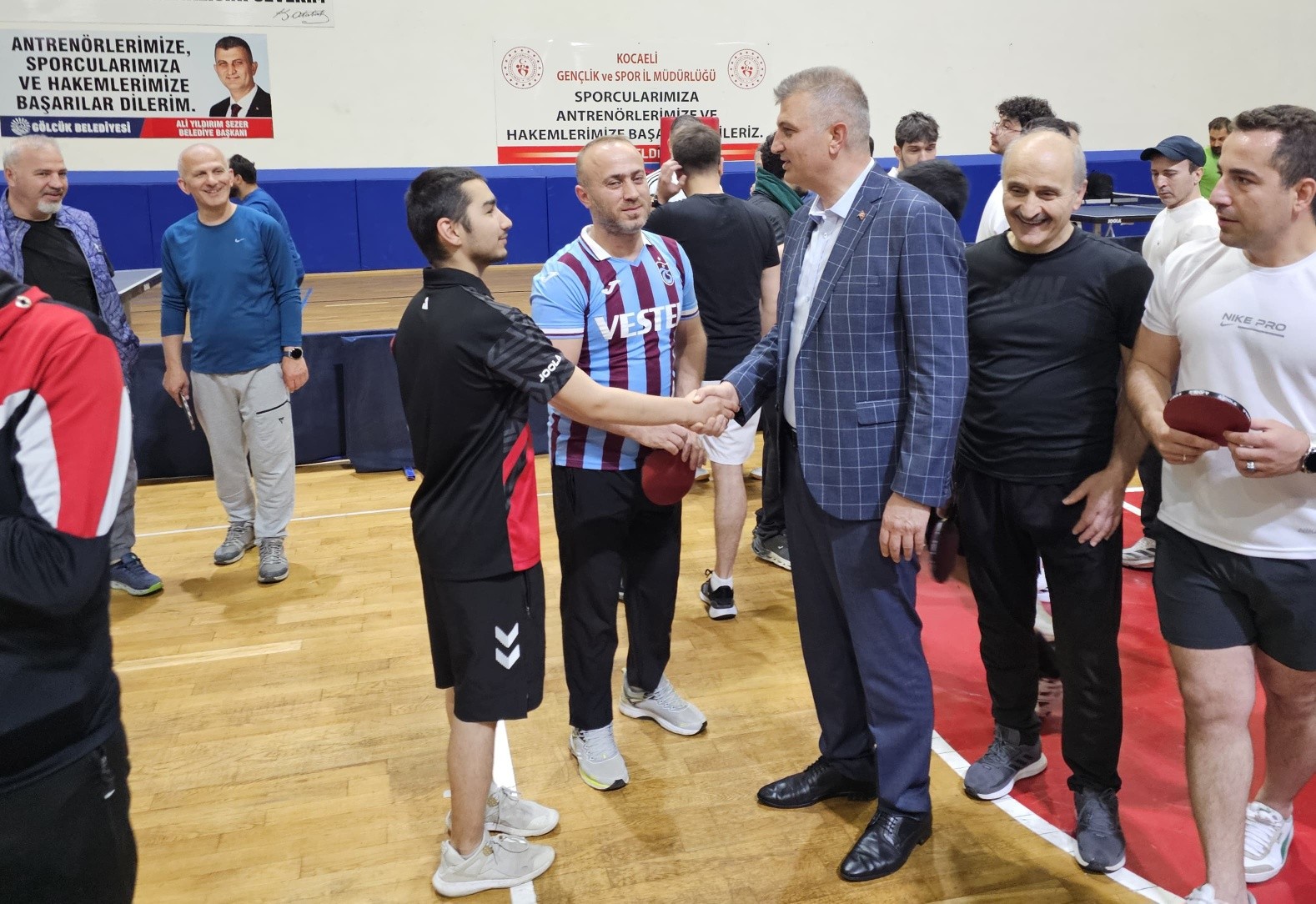 Gölcük’te 19 Mayıs masa tenisi turnuvası düzenlendi