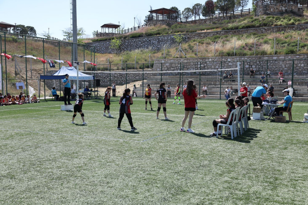 Pamukkale’de 19 Mayıs kapsamında mini voleybol turnuvası düzenlendi