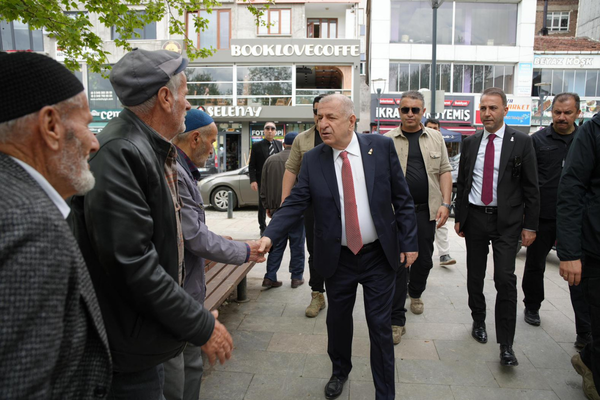 Özdağ, selden etkilenen esnaf ve vatandaşlarla bir araya geldi