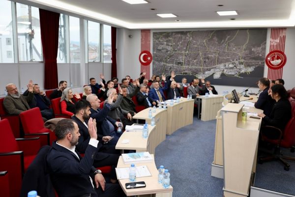 Derince Belediyesi filosuna 12 yeni araç ekliyor