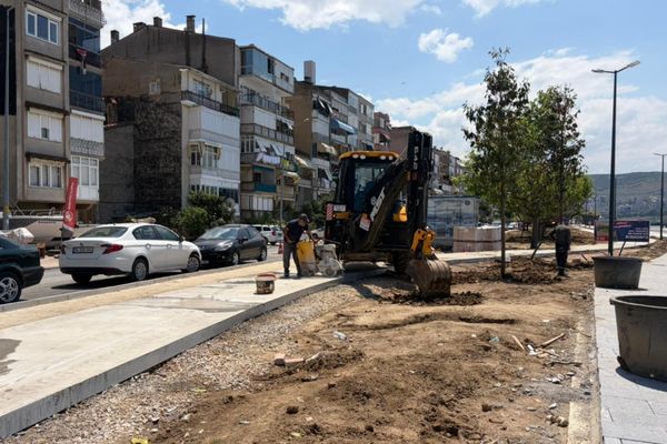 Büyükşehirden Gemlik sahilinde düzenleme çalışması