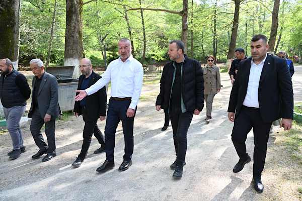 Başkan Karabatı, Yeniköy Piknik Alanı’nda yapılan çalışmaları inceledi