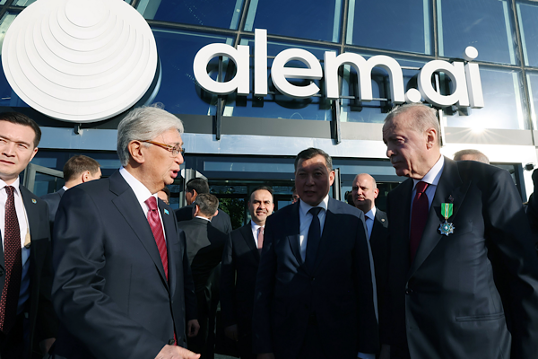 Erdoğan ve Tokayev, Kazakistan’daki yapay zeka merkezini ziyaret etti